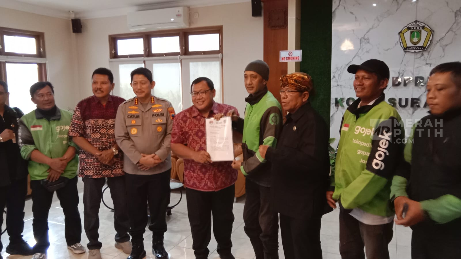 Ratusan Pengemudi Ojol Ngadu ke DPRD Solo, Keluhkan Tingginya Potongan Aplikator