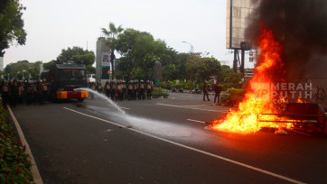 Polisi Bubarkan Aksi Massa Demo 28 Agustus 2025 di Kawasan Senayan Jakarta