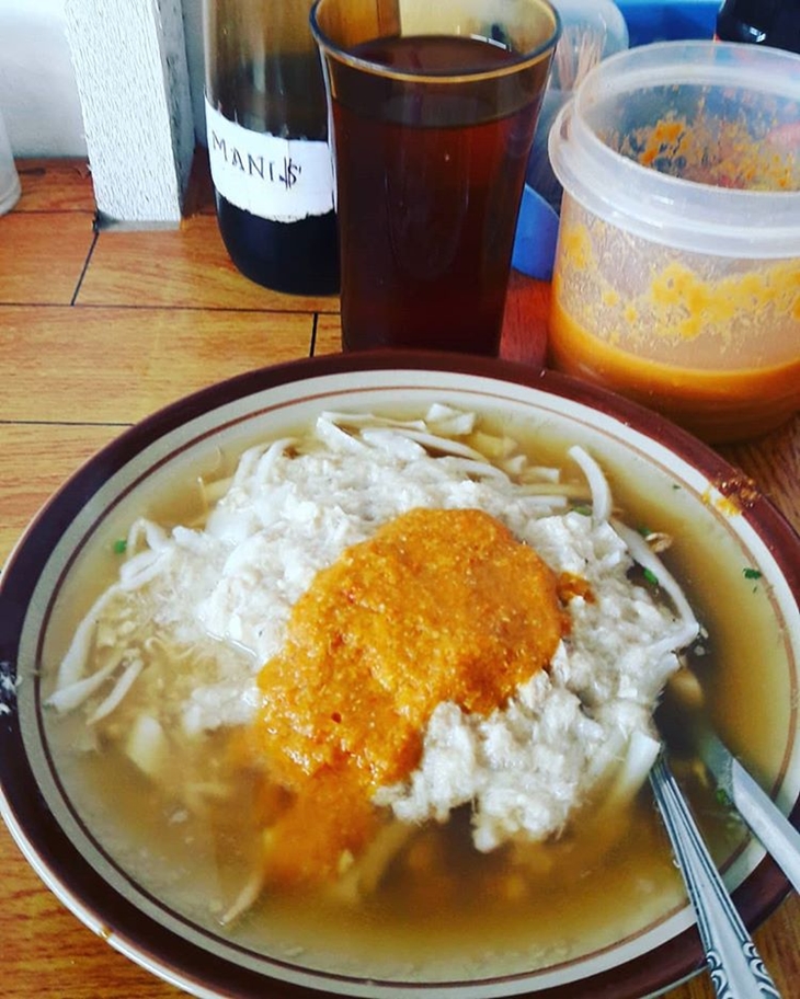 Pantiau disajikan dengan kuah. (Foto: instagram.com/nirzaladek)