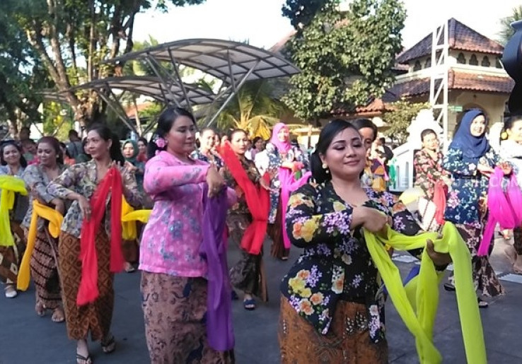 Selasa Wagean Malioboro dalam Nuansa Batik
