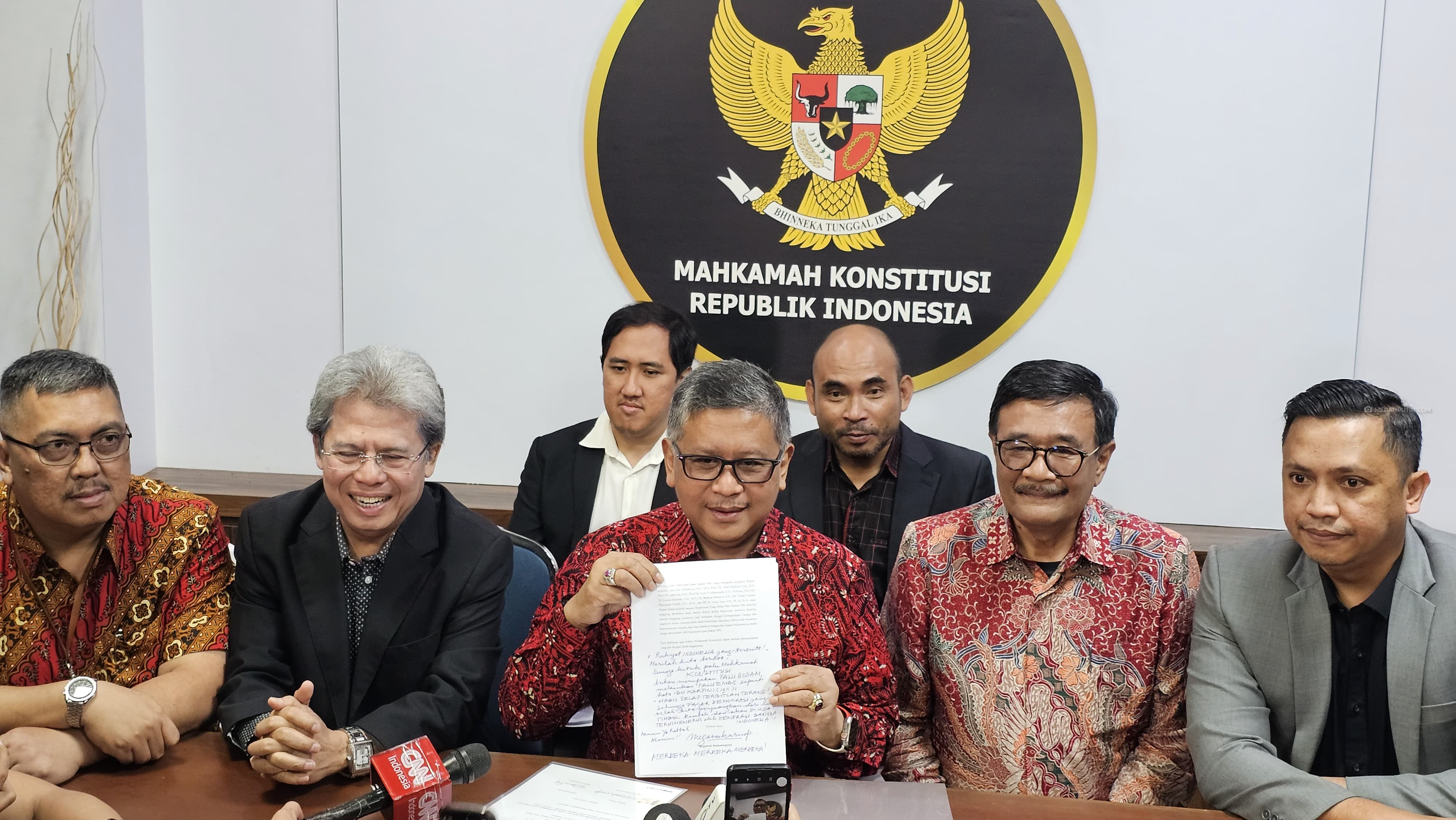 Jelang Putusan PHPU Pilpres, Megawati Tulis Tangan Kirim Surat Amicus Curiae ke MK