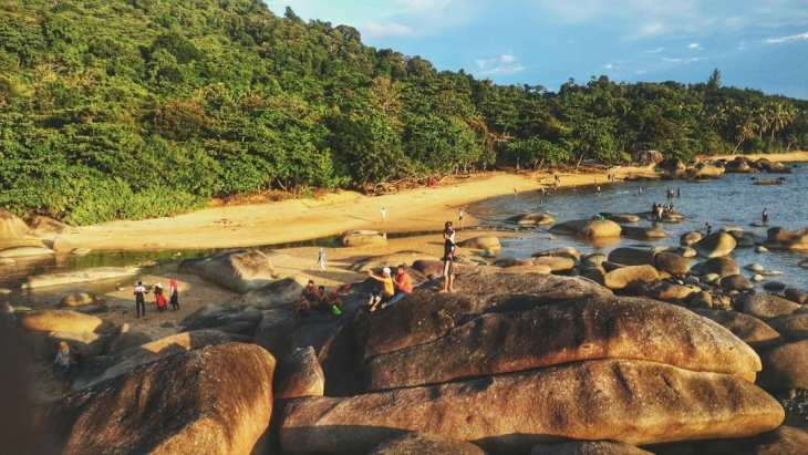 Pantai Temajuk, Wisata Kelas Dunia yang Asing di Telinga Traveler