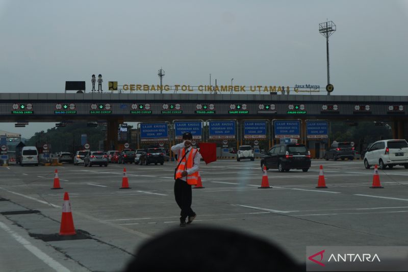 Polisi Bersiaga di Seluruh Titik Keluar Tol Saat Arus Balik Mudik