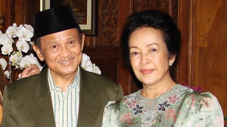 Memetik Pelajaran Berharga Kisah Cinta Habibie-Ainun