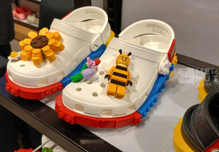Crocs x LEGO Rilis Koleksi Terbatas, Sandal Penuh Warna Unik yang Bisa Dipersonalisasi