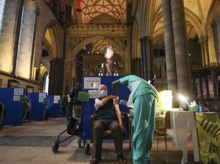 Katedral Salisbury Dijadikan Lokasi Vaksinasi COVID-19