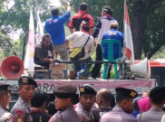 Geruduk Balaikota DKI, Ratusan Driver Taksi Online Minta Pembatalan Evaluasi Ganjil Genap