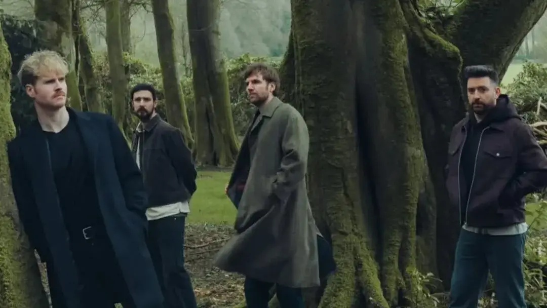 Lirik Lengkap dan Makna Nostalgia Lagu “We Were Only Young” dari Kodaline