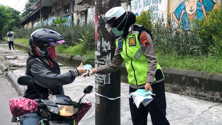 Warga Solo yang terdampak erupsi Merapi keluhkan kelangkaan masker