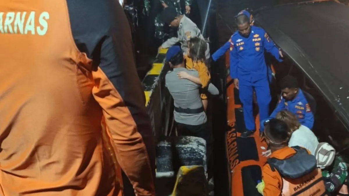 Dihantam Gelombang Tinggi, Kapal Wisata Tenggelam di Labuan Bajo