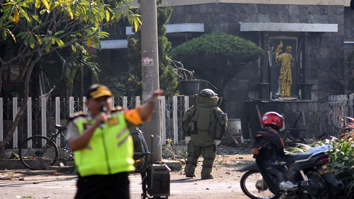 Situasi di depan gereja