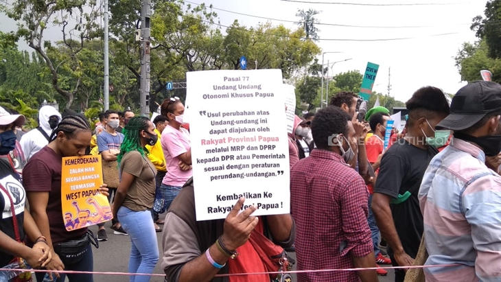 Demo mahasiswa asal Papua di depan Kemendagri. (Foto: MP/Kanugrahan)