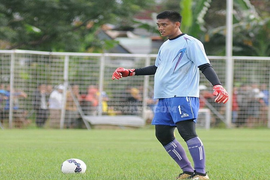  Kurnia Meiga Terancam Absen Kontra Persija, Aji Santoso Kalem 