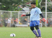  Kurnia Meiga Terancam Absen Kontra Persija, Aji Santoso Kalem 
