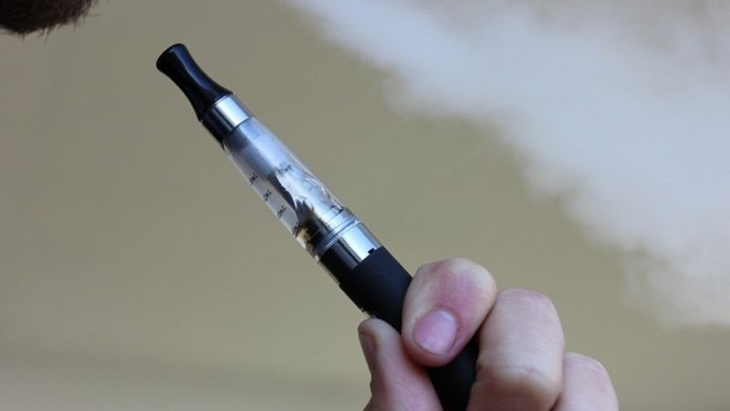 Lindungi Anak-anak, Tiongkok Larang Penjualan Rokok Elektrik Rasa Buah