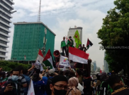 [Hoaks atau Fakta]: Berperang dengan Palestina,Warga Israel Bakar Bendera Negaranya