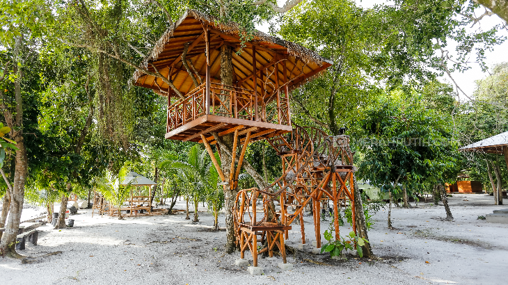 Sehari di Pulau Leebong tak Cukup? Coba Deh Penginapan Ini