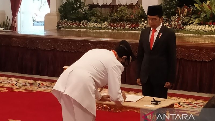 Sultan Hamengku Buwono X Dilantik Jokowi Jadi Gubernur DIY