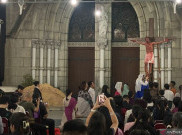 Ratusan Umat Ikut Jalan Salib Kreatif di Katedral Jakarta