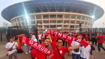 Supporter Timnas Indonesia Merahkan Stadion Utama Gelora Bung Karno Jelang Laga Lawan China 