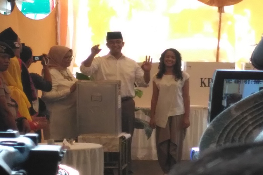 Anies Baswadan bersama istri dan anak