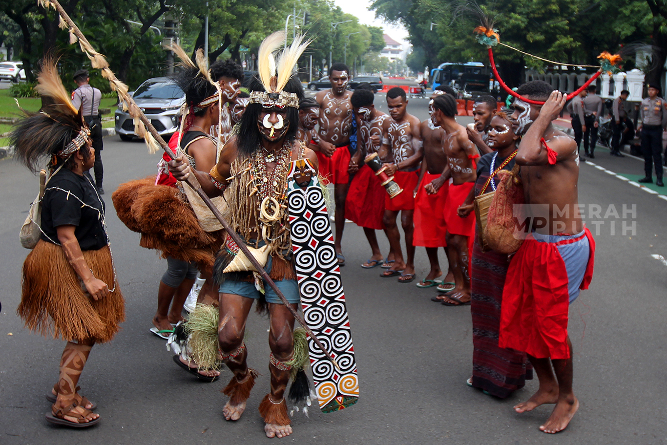 Aksi Suku Awyu dan Moi Sigin Papua Serahkan 253.823 Petisi Publik ke Mahkamah Agung