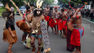 Aksi Suku Awyu dan Moi Sigin Papua Serahkan 253.823 Petisi Publik ke Mahkamah Agung