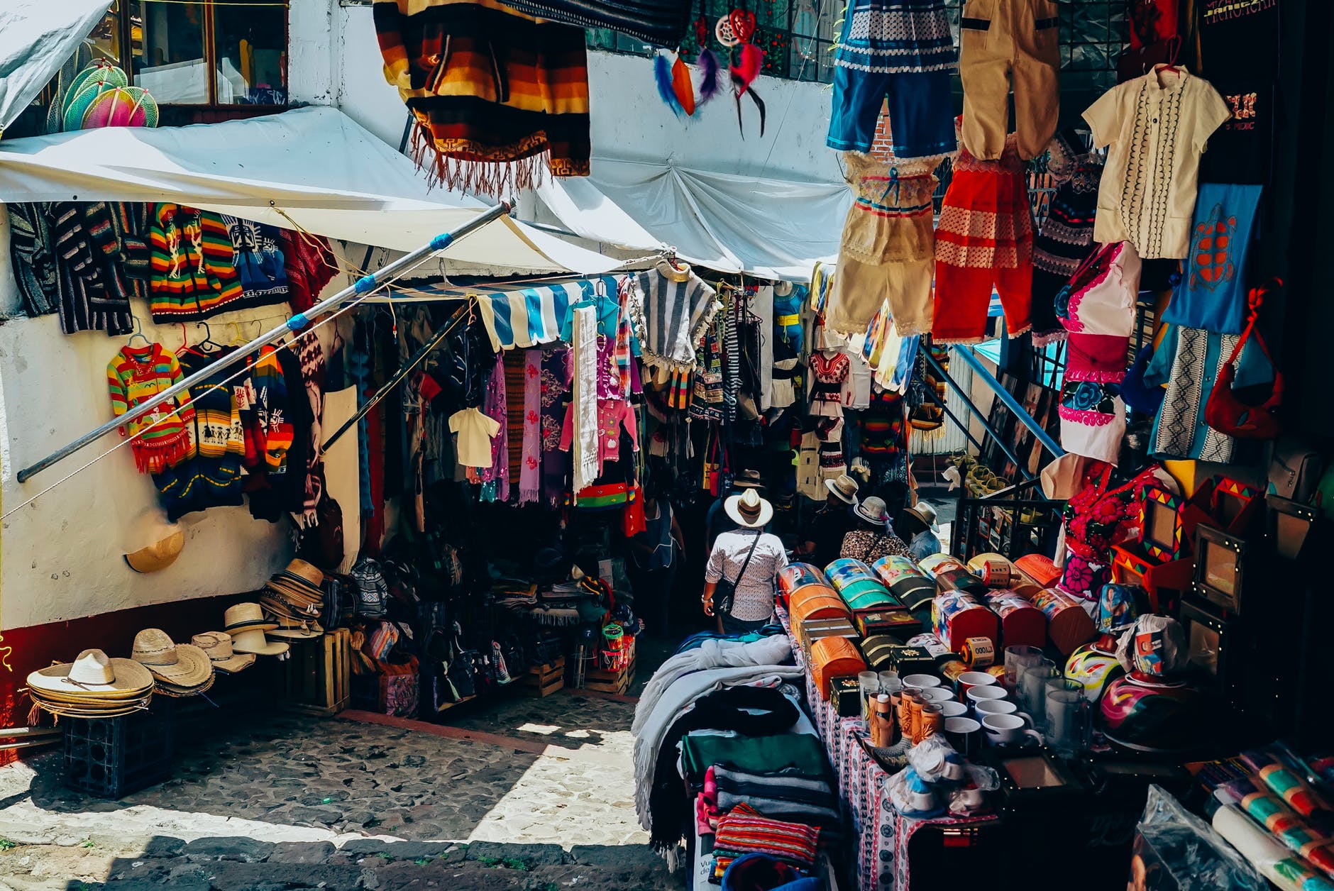 Tips dan Trik Menawar Harga Barang di Tempat Kamu Berlibur