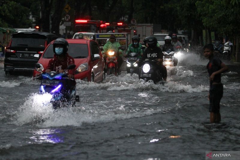 Hujan Lebat dan Banjir. (Foto: Antara)