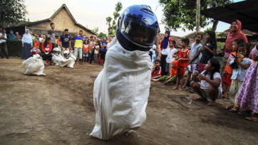 Keseruan Perlombaan Tradisional Meriahkan Peringatan HUT Ke-72 Kemerdekaan RI