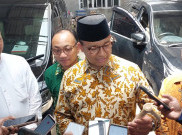 Anies Diberi Tongkat Tanduk Rusa oleh Habib Novel