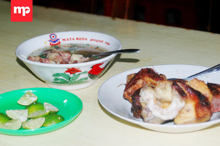 Kuliner Legendaris: Ajibnya Soto Pak Soleh
