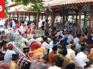 Makam Syeh Maulana Malik Ibrahim di Gresik Dibanjiri Ribuan Peziarah 