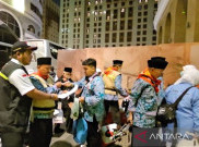 Jemaah Haji Bawa Dua Koper Penuh Rokok