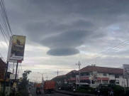 Penampakan Awan Lenticular Hebohkan Warga Pasuruan