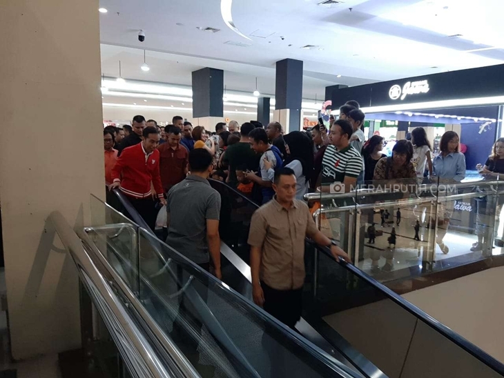  Presiden Jokowi dan Jan Ethes Srinarendra berada di Solo Paragon Mall, Sabtu (16/11) malam. (MP/Ismail)