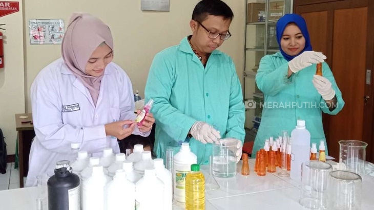  Hand Sanitizer di Solo Langka Akibat KLB Corona, Mahasiswa UNS Bikin Sendiri