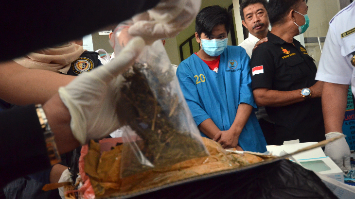 Ketahuan Bawa Ganja, Polisi Tangkap Penumpang Kapal