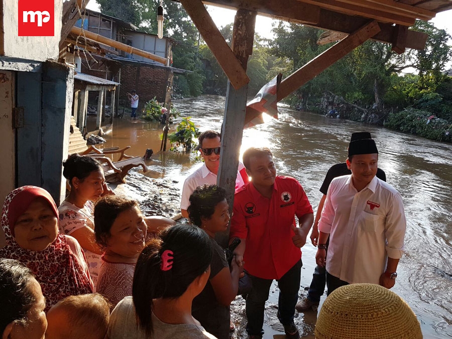 Banteng Muda Bantu Korban Banjir di Kampung Pulo dan Bukit Duri