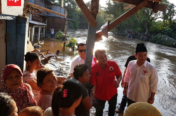 Banteng Muda Bantu Korban Banjir di Kampung Pulo dan Bukit Duri 