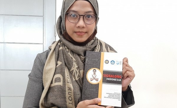 Unesa Kembangkan Kamus Signalog Buat Difabel