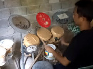 Bermodal Set Drum Alakadarnya, Deden Noy Tarik Perhatian Mike Portnoy