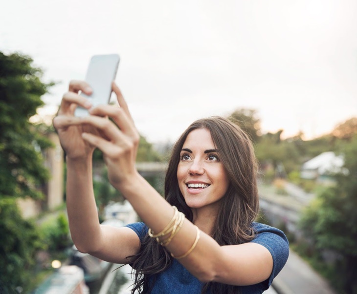 Benarkah Hobi Selfie Tanda Gangguan Narsistik?
