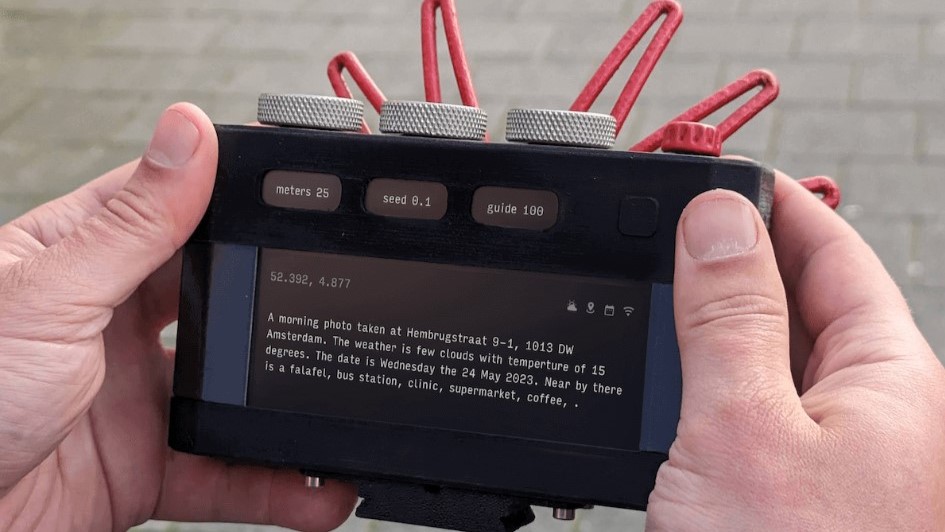  Kamera Paragraphica juga dilengkapi dengan modul GPS untuk mengumpulkan informasi cuaca. (Foto: Bjoern Karmann)