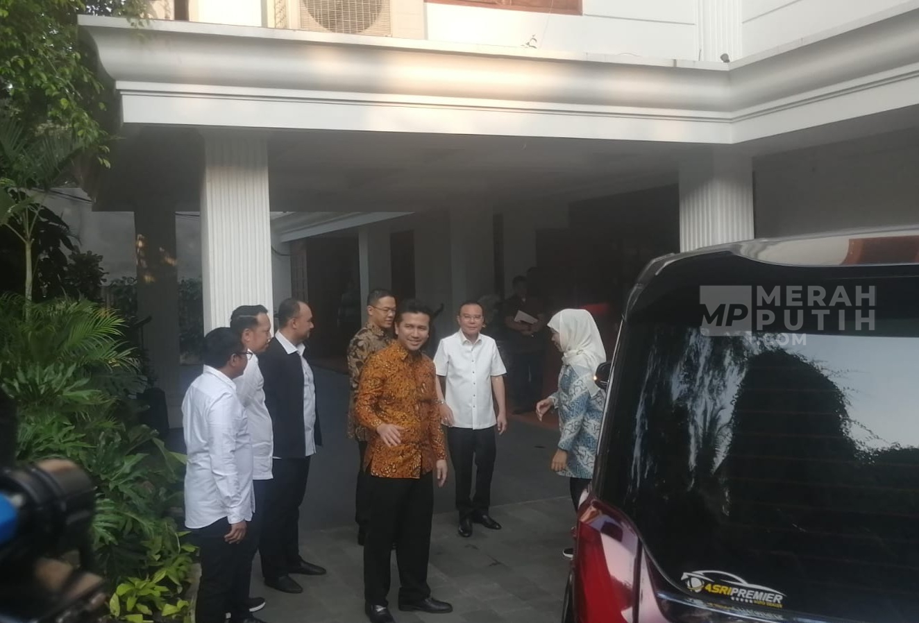 Khofifah-Emil Sambangi Rumah Prabowo, Minta Rekomendasi Pilgub Jatim