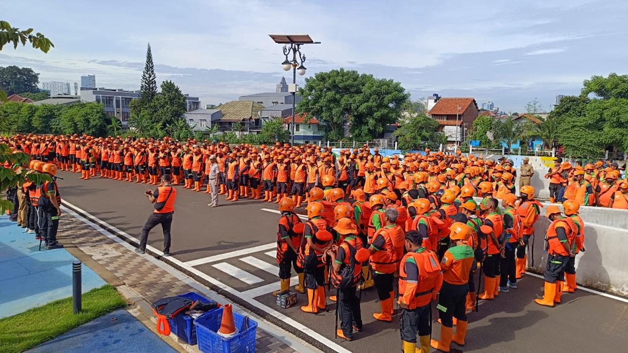 Sambut Imlek, DLH DKI Kerahkan Personel Bersihkan Klenteng dan Vihara