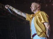 Singgung Isu Sensitif, Macklemore Membuat Tampilan Kontroversial pada Final National Rugby League