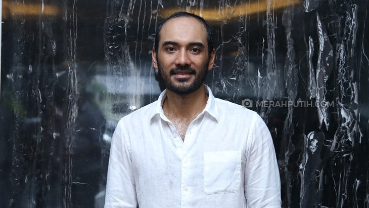Ario Bayu Jadi Bapak Tiga Anak yang Traumatis di Film Barunya