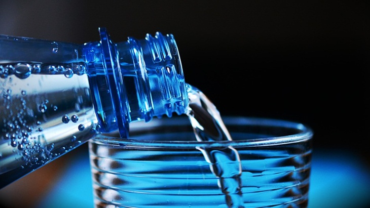 Minum Air Putih Bisa Turunkan Berat Badan dengan Cepat?