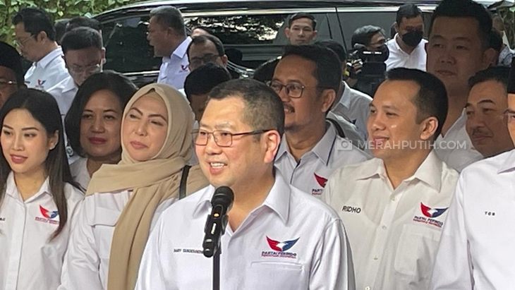 HT Beserta Istri dan Kelima Anaknya Maju Caleg DPR RI 2024